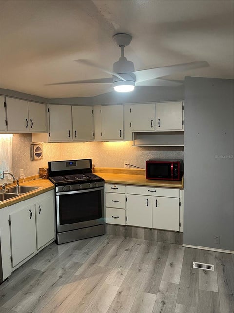 Tiny photo for 10943 SE 131st Place, Ocklawaha, FL 32179 (MLS # G5119313)