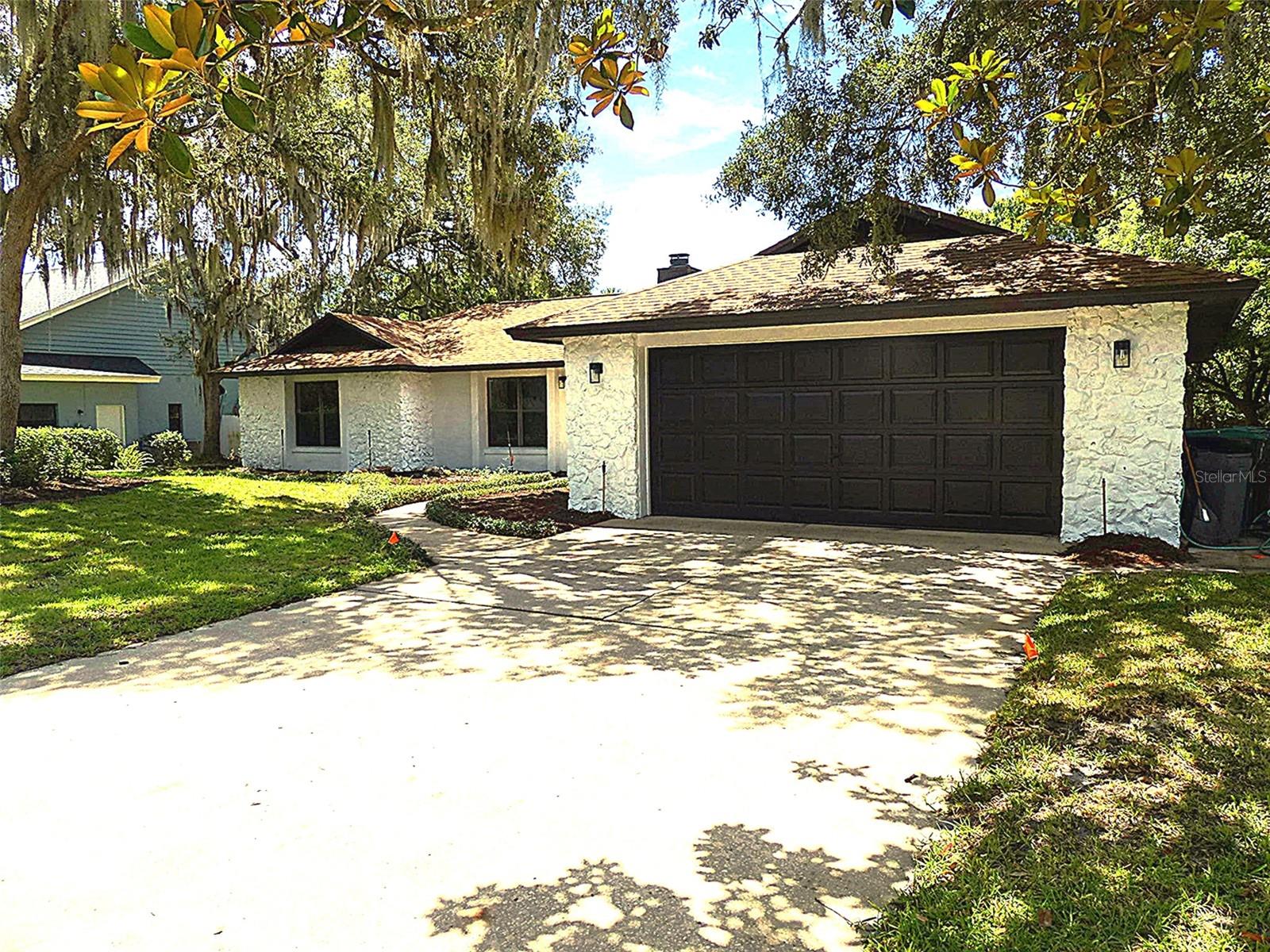 Newly renovated 3 bedroom 2 bath split plan pool home. Located in a quiet neighborhood with Winter Park schools .... New paint in and out, new kitchen, new appliances, new bathrooms, just a few notable upgrades. Pool equipment new also, Owner pays for exterior Maintenace as well as pool service. Call for your appointment today.