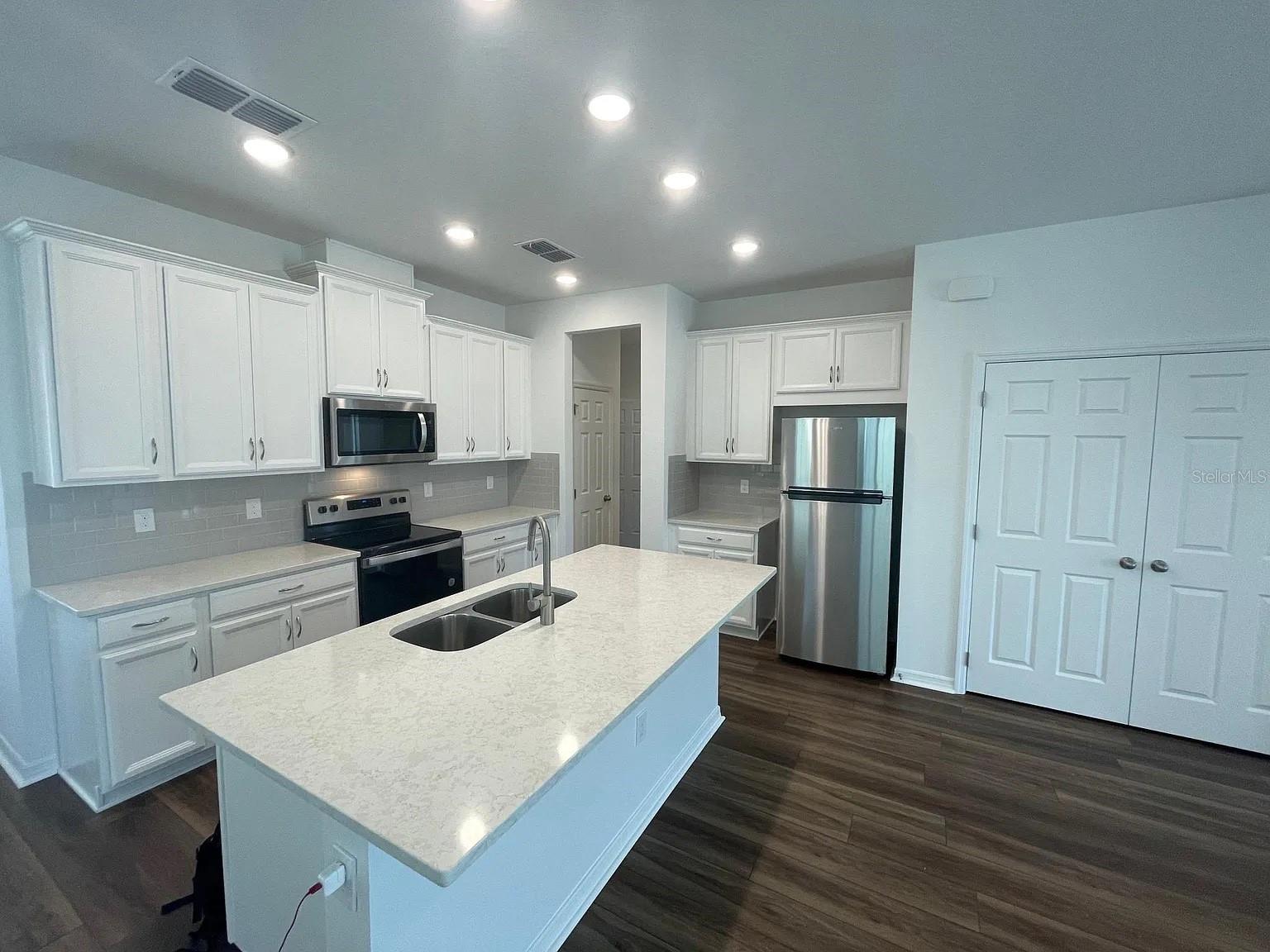 WATERBROOKE PH 4 - Residential Lease