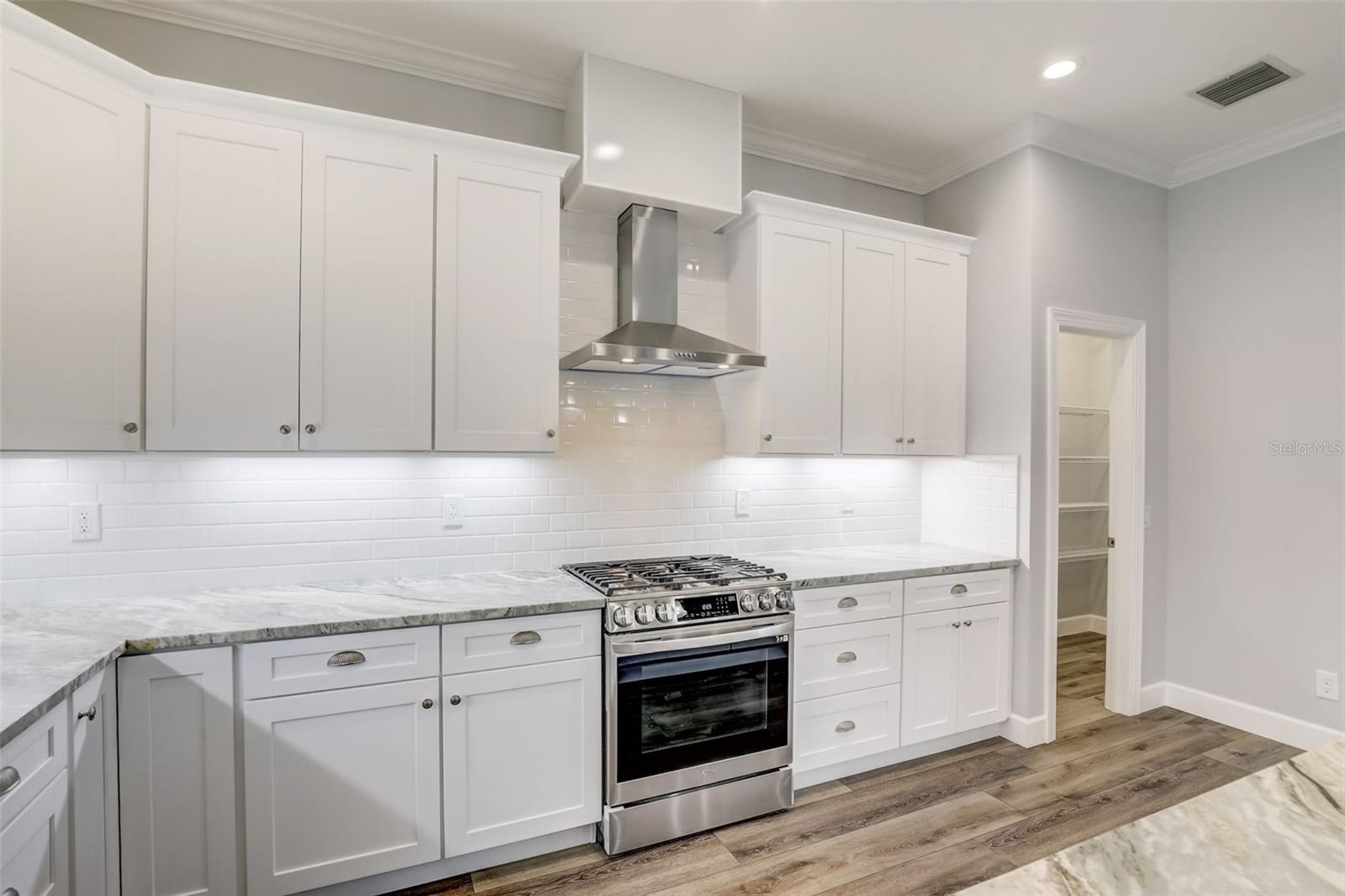 ESPLANADE PH I - Residential Lease