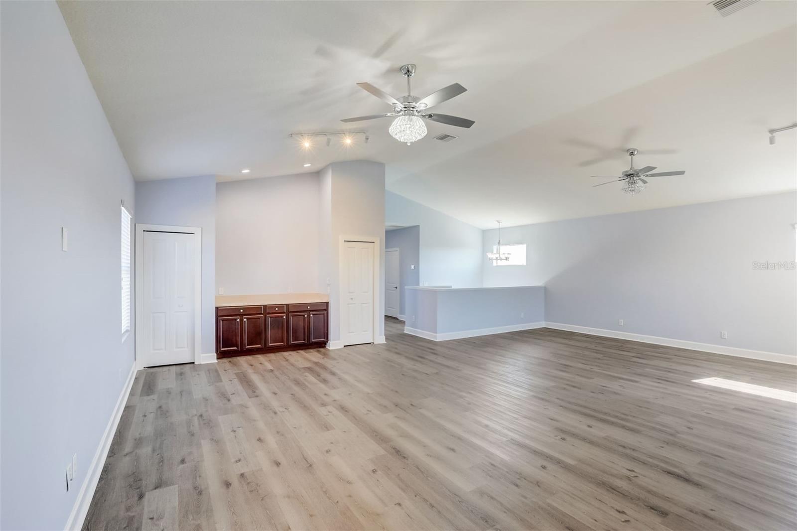 ESPLANADE PH I - Residential Lease