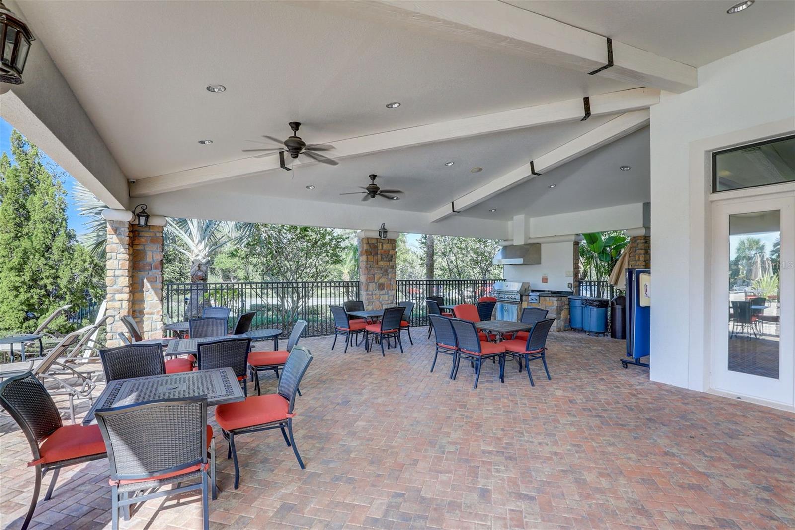 ESPLANADE PH I - Residential Lease