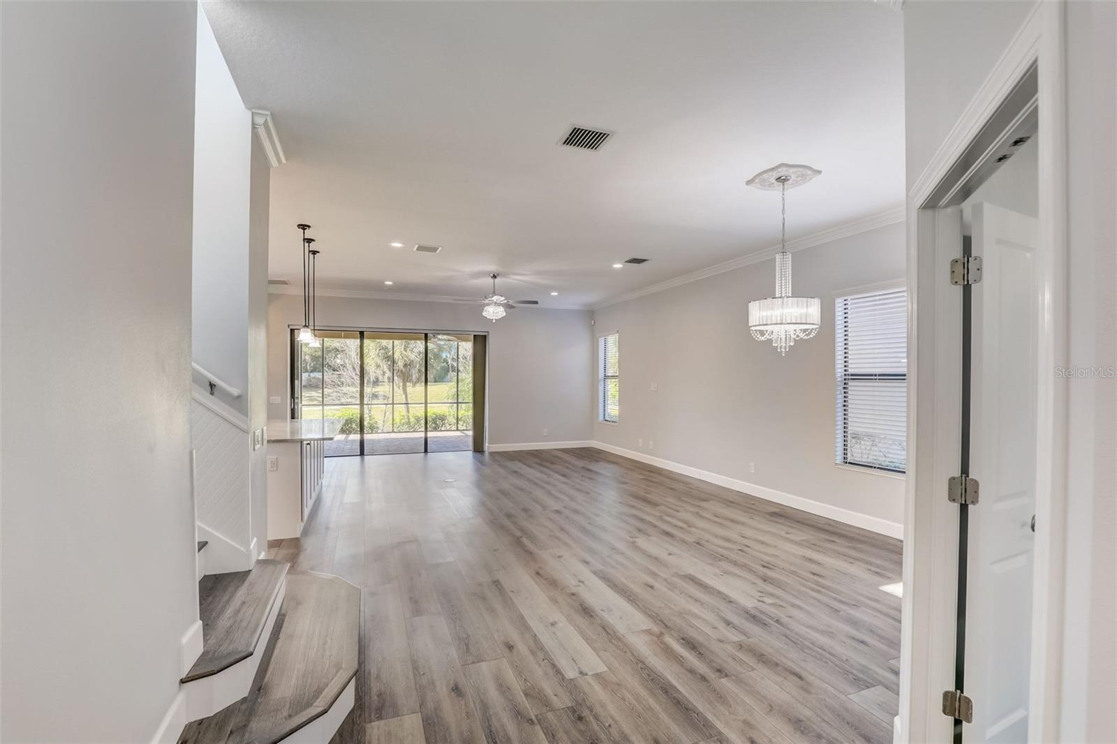 ESPLANADE PH I - Residential Lease