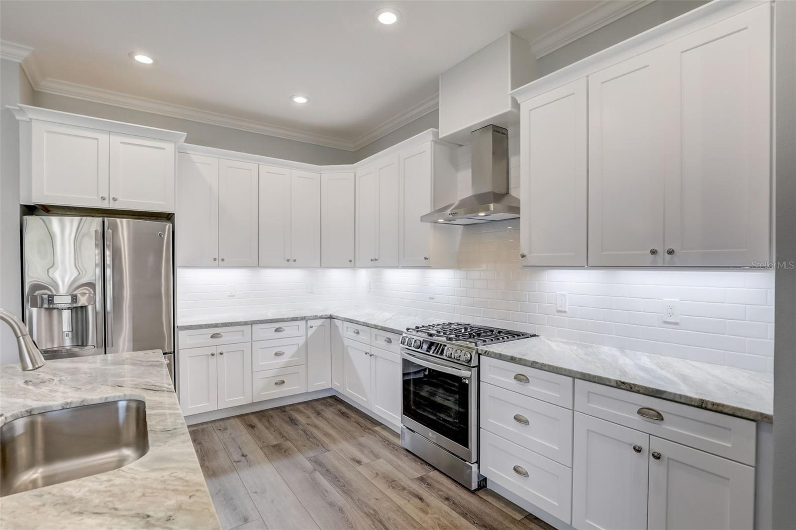 ESPLANADE PH I - Residential Lease