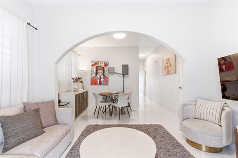 56 CALLE F KRUG CONDADO 6 SAN JUAN  00907