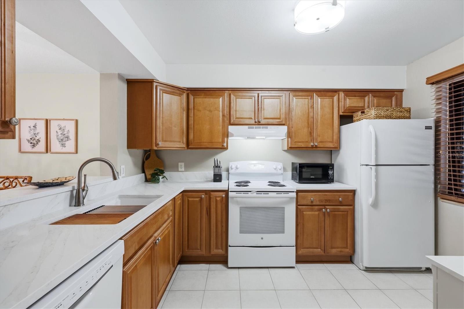 VILLAGE LAKE / THE MEADOWS - Residential