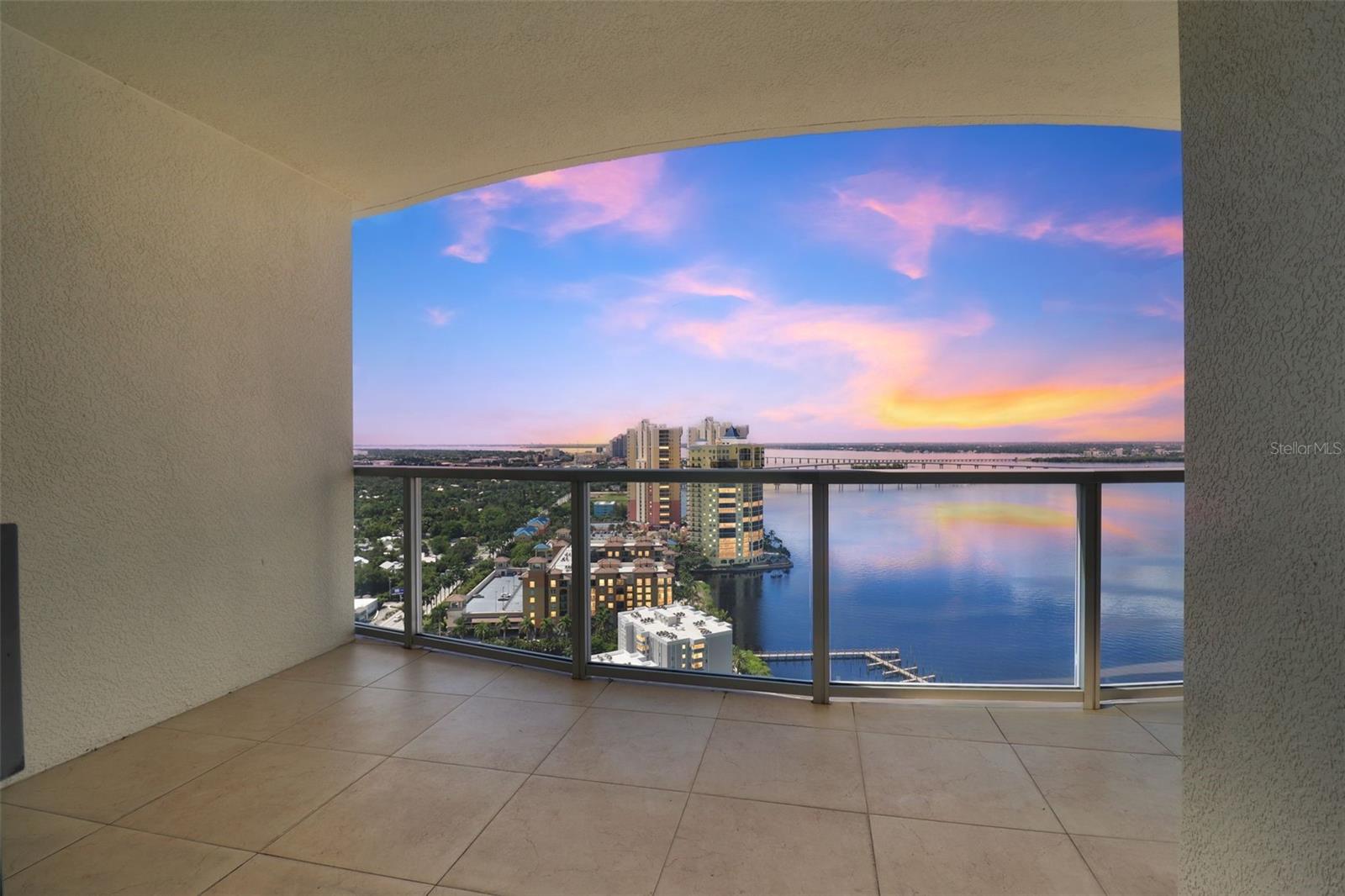 OASIS TOWER 1 - Residential