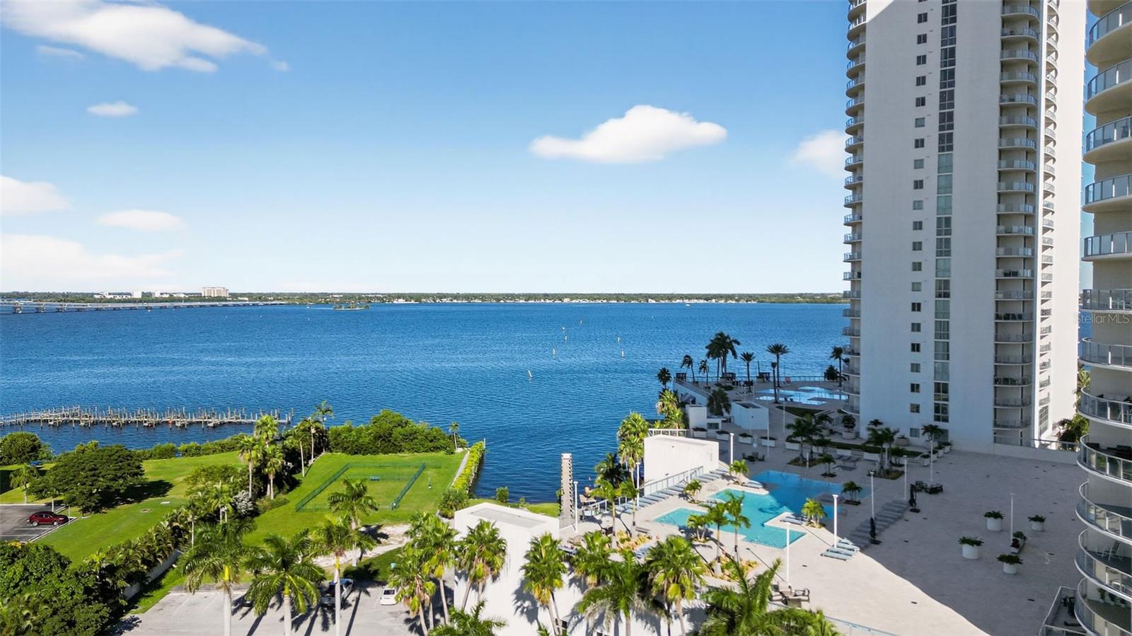 OASIS TOWER 1 - Residential