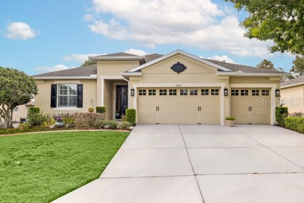 Photo of 30201 Hackney Loop, Mount Dora, FL 32757 (MLS # O6399940)