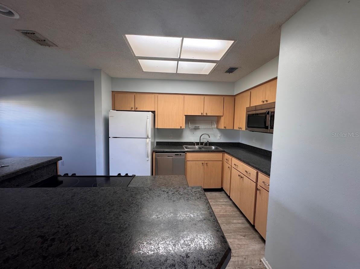 GREEN VALLEY ESTATES UNIT TWO - Residential Lease