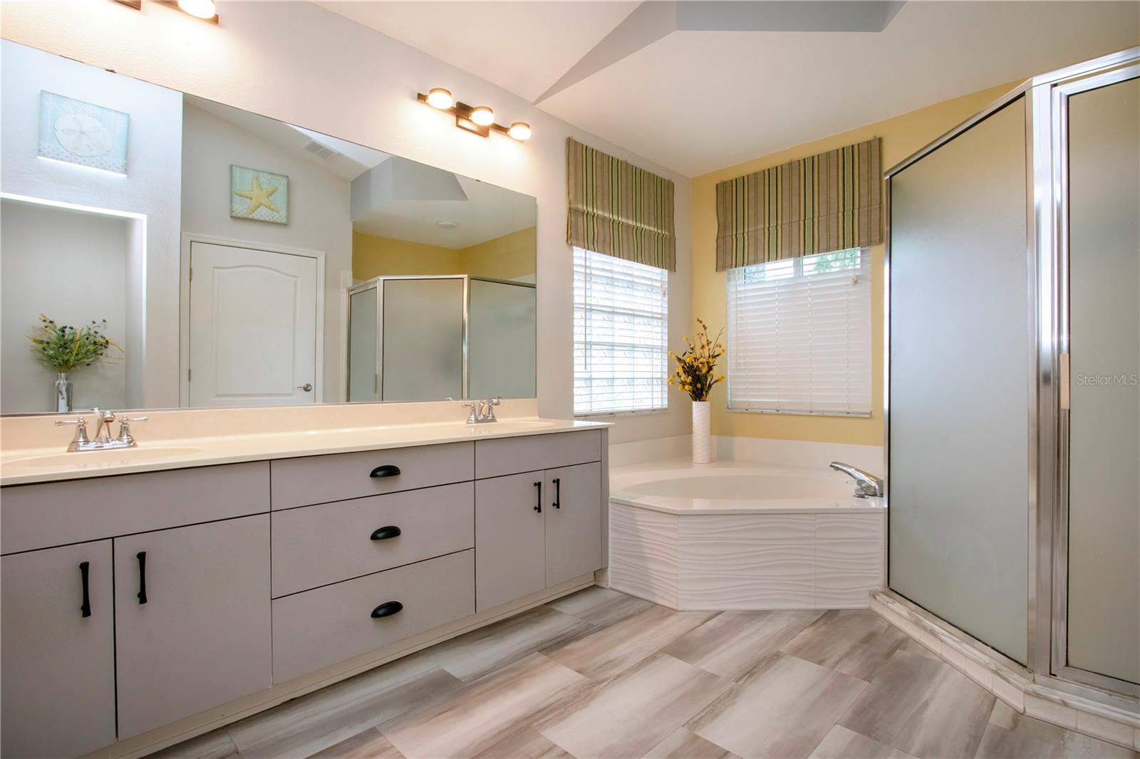SUN CITY CENTER UNIT 150 PH - Residential
