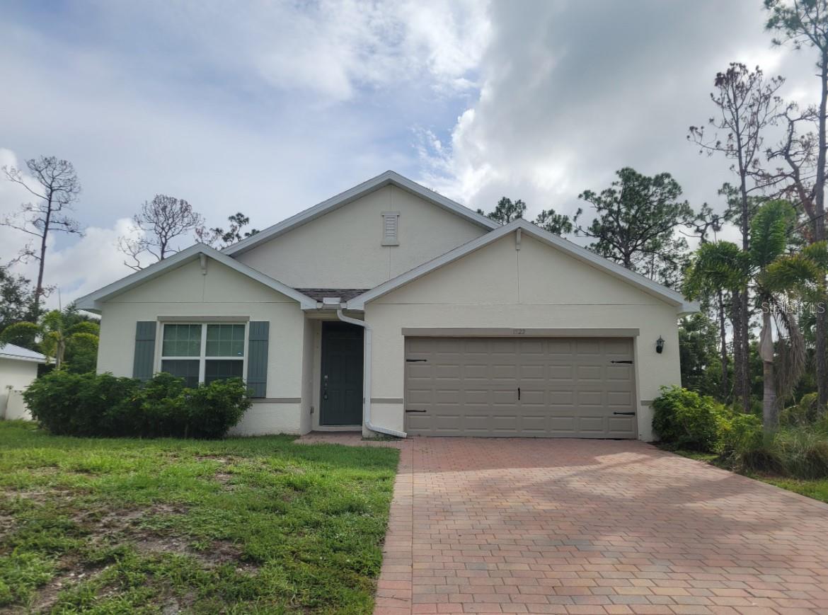 **AVAILABLE NOW** BEAUTIFUL 4/2/2 UNFURNISHED NEWER 2022 BUILT HOME** Kitchen features stainless steel appliances, kitchen island, and walk-in pantry. Split plan-carpeted bedrooms; primary bedroom with ensuite, dual vanities, and walk-in closet. Ceramic tile throughout remaining areas of home. Location is accessible to shopping and restaurants. Call for showing today!