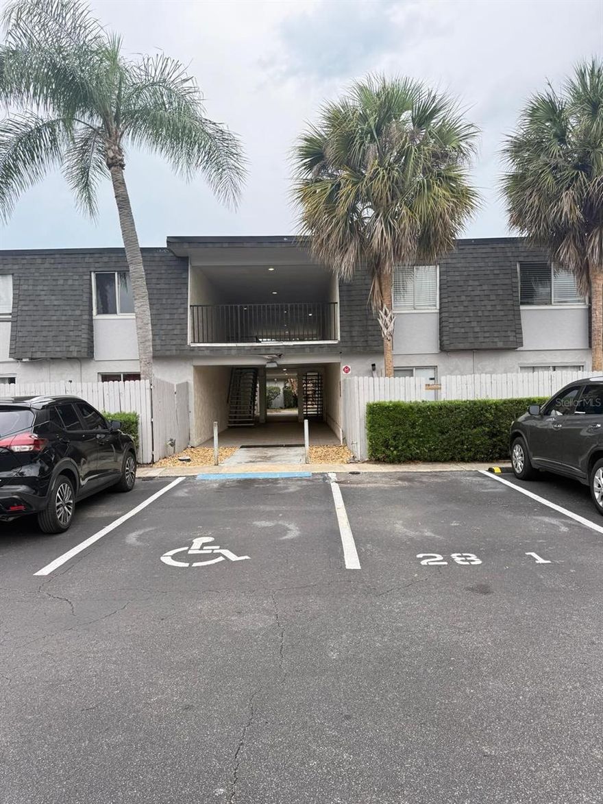 Excellent location in the heart of Orlando! This centrally located condominium offers controlled access and convenient access to Highway 408. Ideally situated near Orlando International Airport, Valencia College, Downtown Orlando, supermarkets, restaurants, and major shopping destinations.
This property is a fantastic opportunity for first-time homebuyers, investors, or anyone seeking comfort, convenience, and accessibility within an affordable and well-connected community. The unit also includes a washer and dryer for added convenience.
