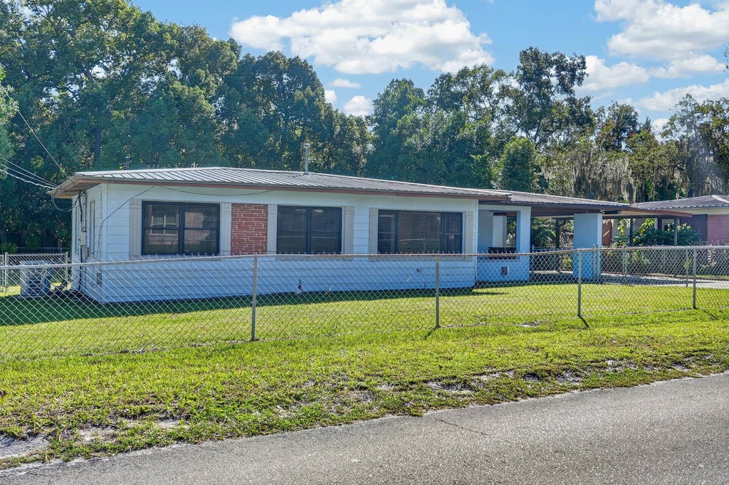 Photo of 211 Fern Street, Palatka, FL 32177 (MLS # FC322237)