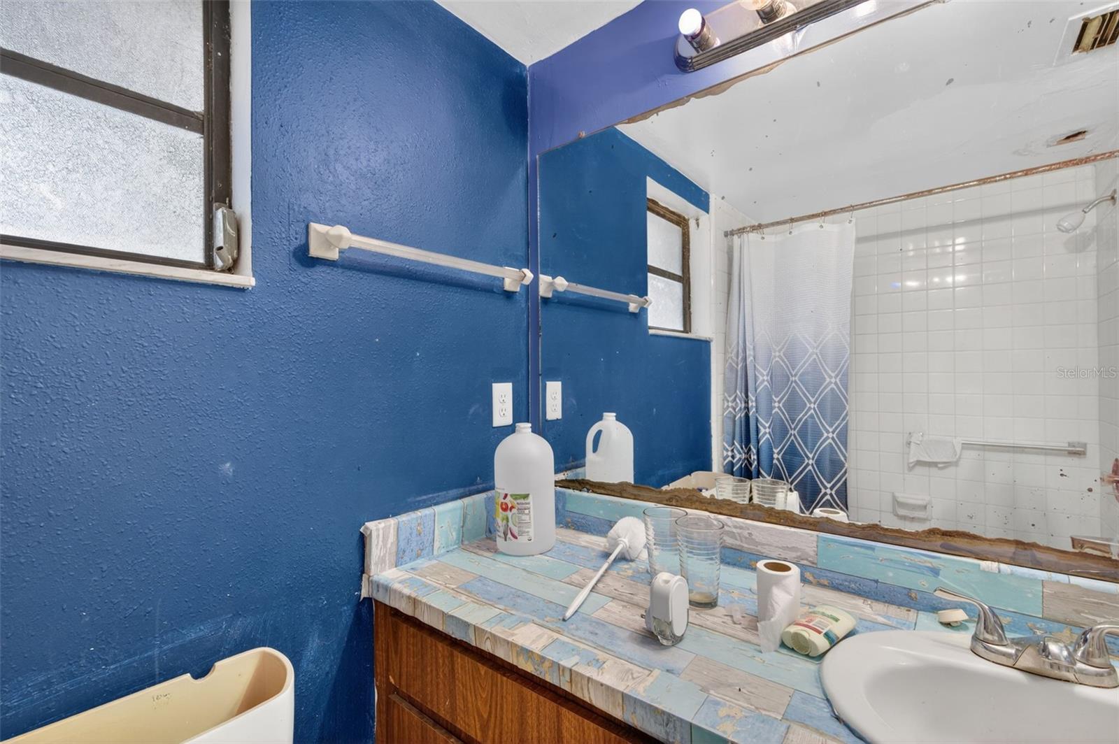 HARVEYS - Residential Lease