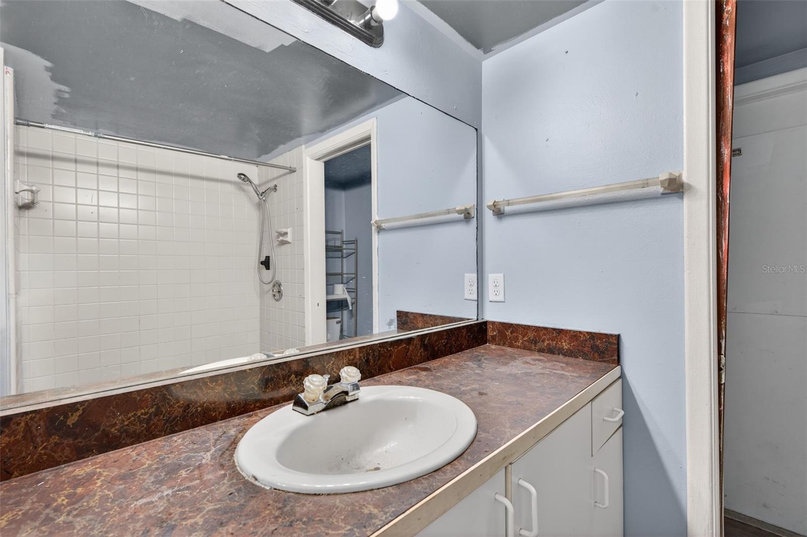 HARVEYS - Residential Lease