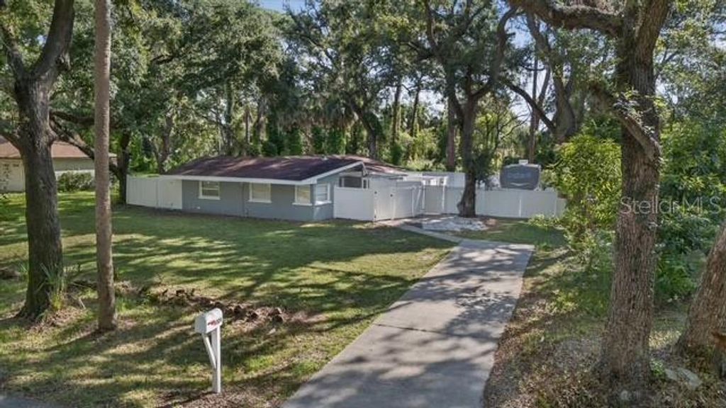Photo of 6009 Theresa St, Tampa, FL 33615 (MLS # TB8432803)