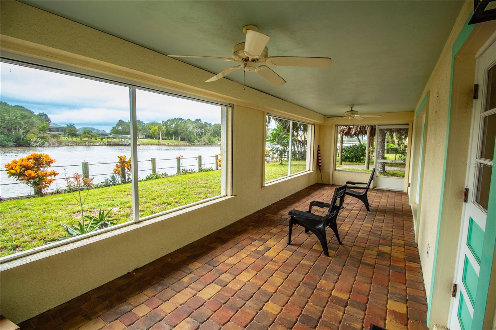 WHISPERING OAKS SUB - Residential Lease