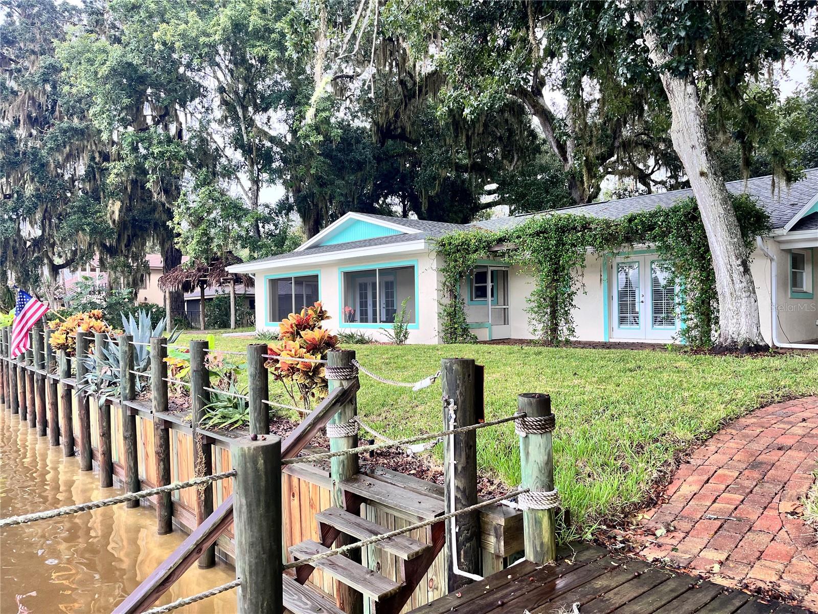 WHISPERING OAKS SUB - Residential Lease