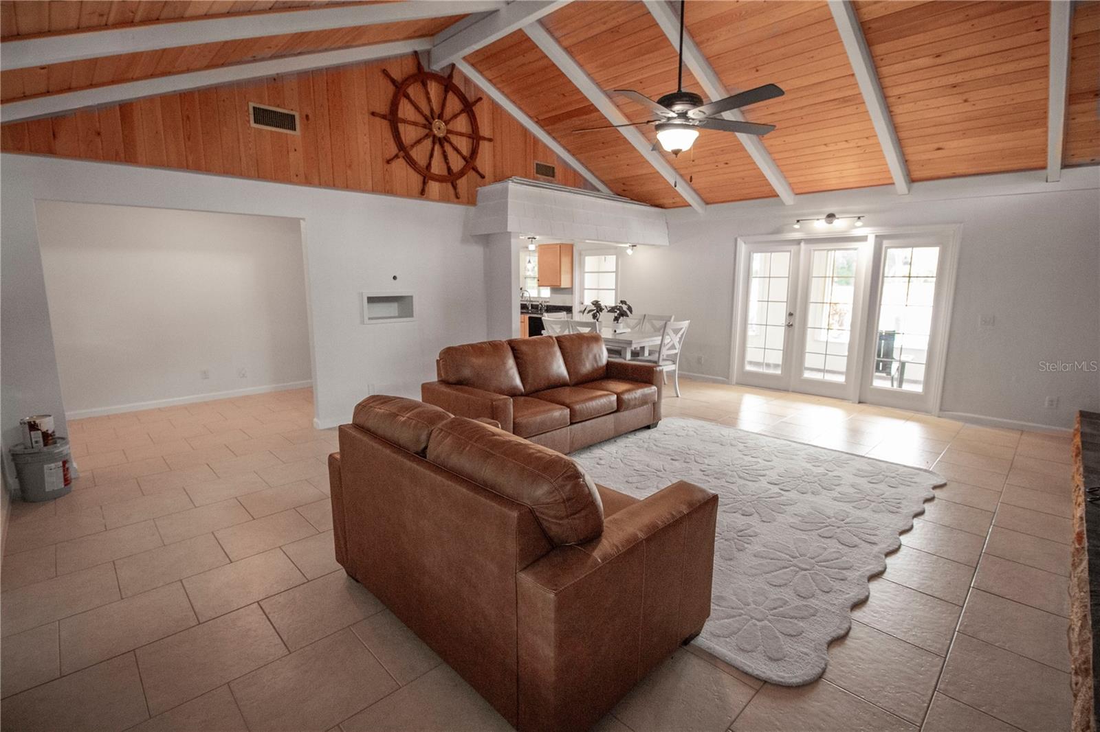 WHISPERING OAKS SUB - Residential Lease