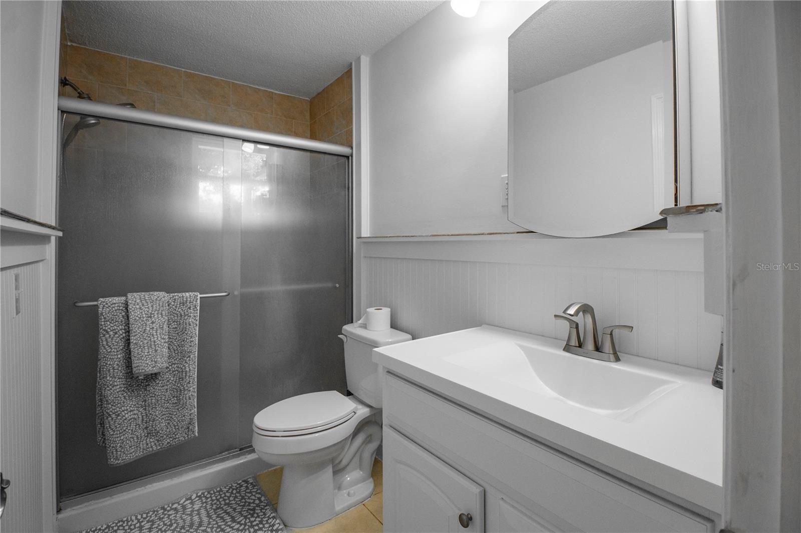 WHISPERING OAKS SUB - Residential Lease