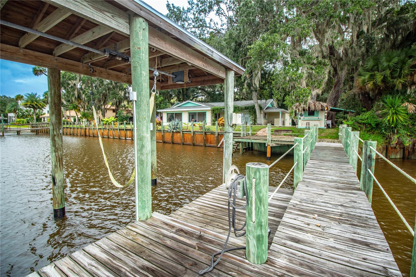 WHISPERING OAKS SUB - Residential Lease