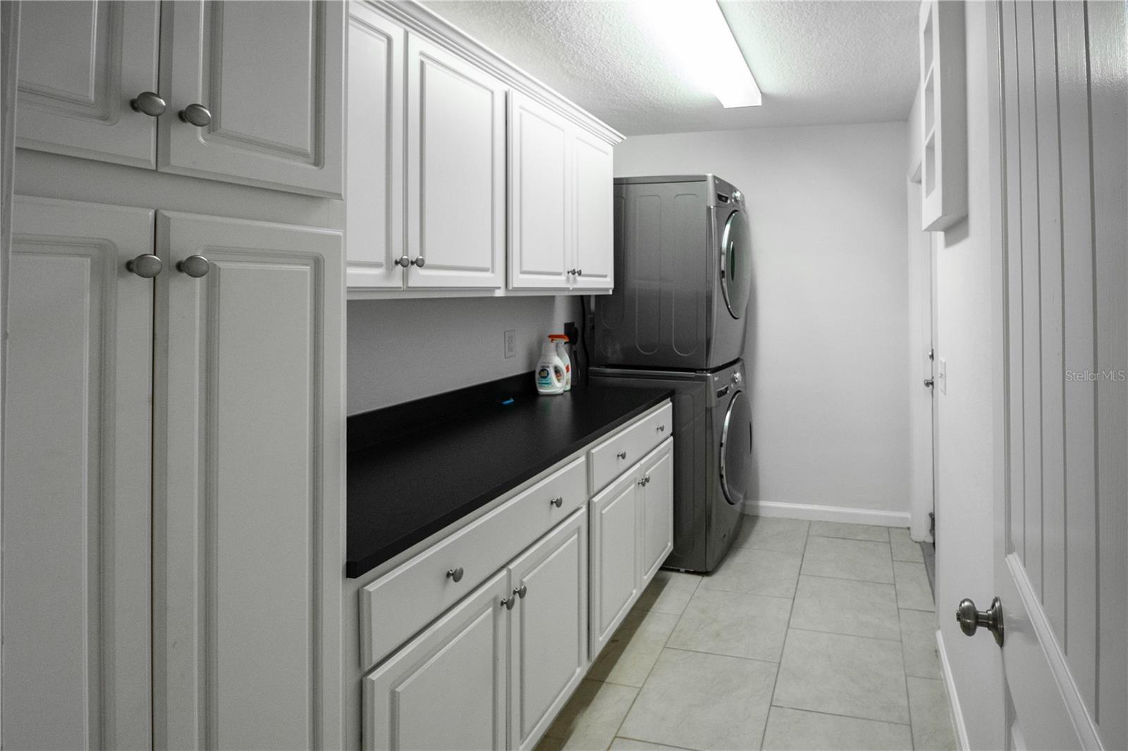 WHISPERING OAKS SUB - Residential Lease