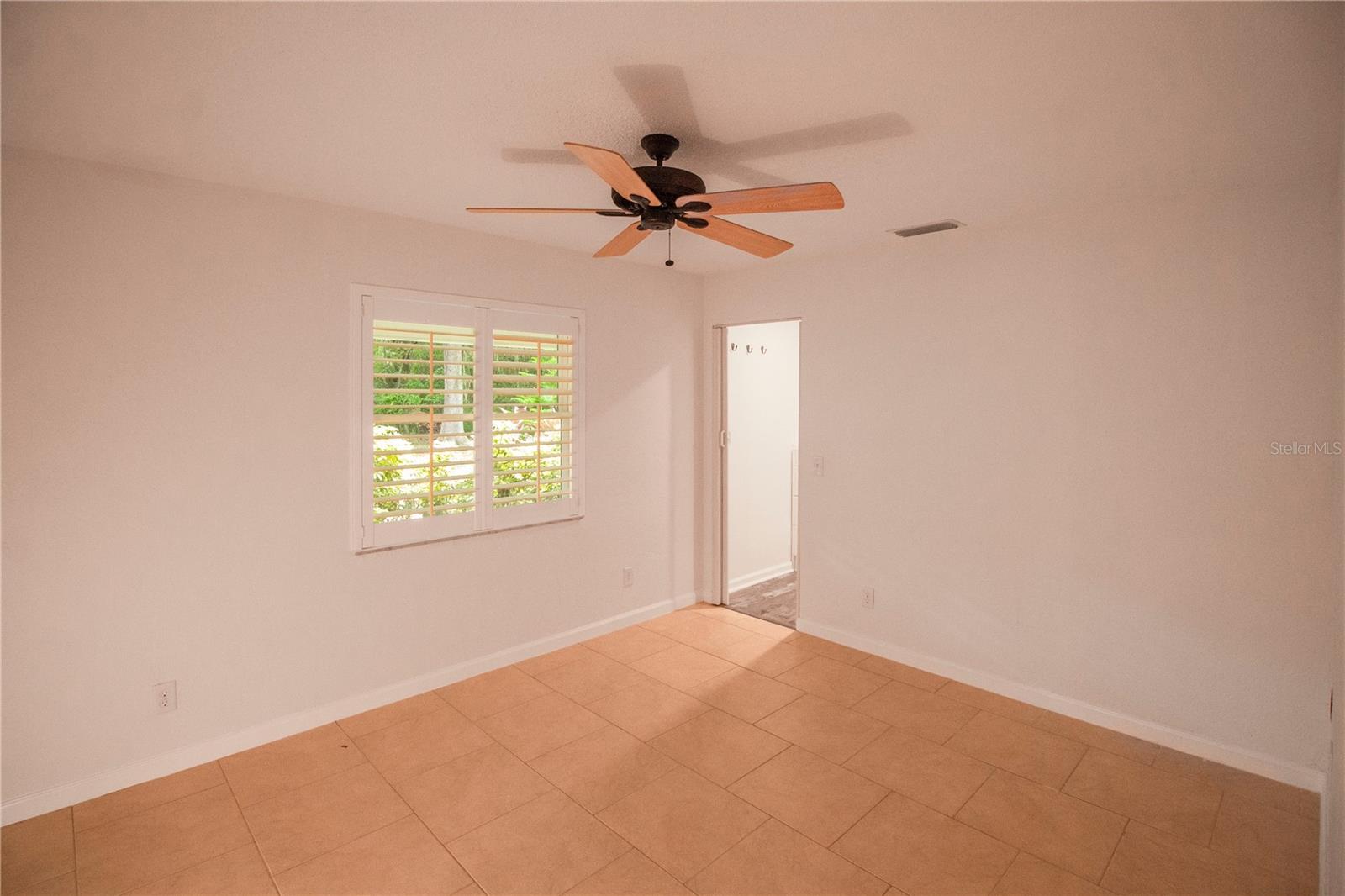 WHISPERING OAKS SUB - Residential Lease