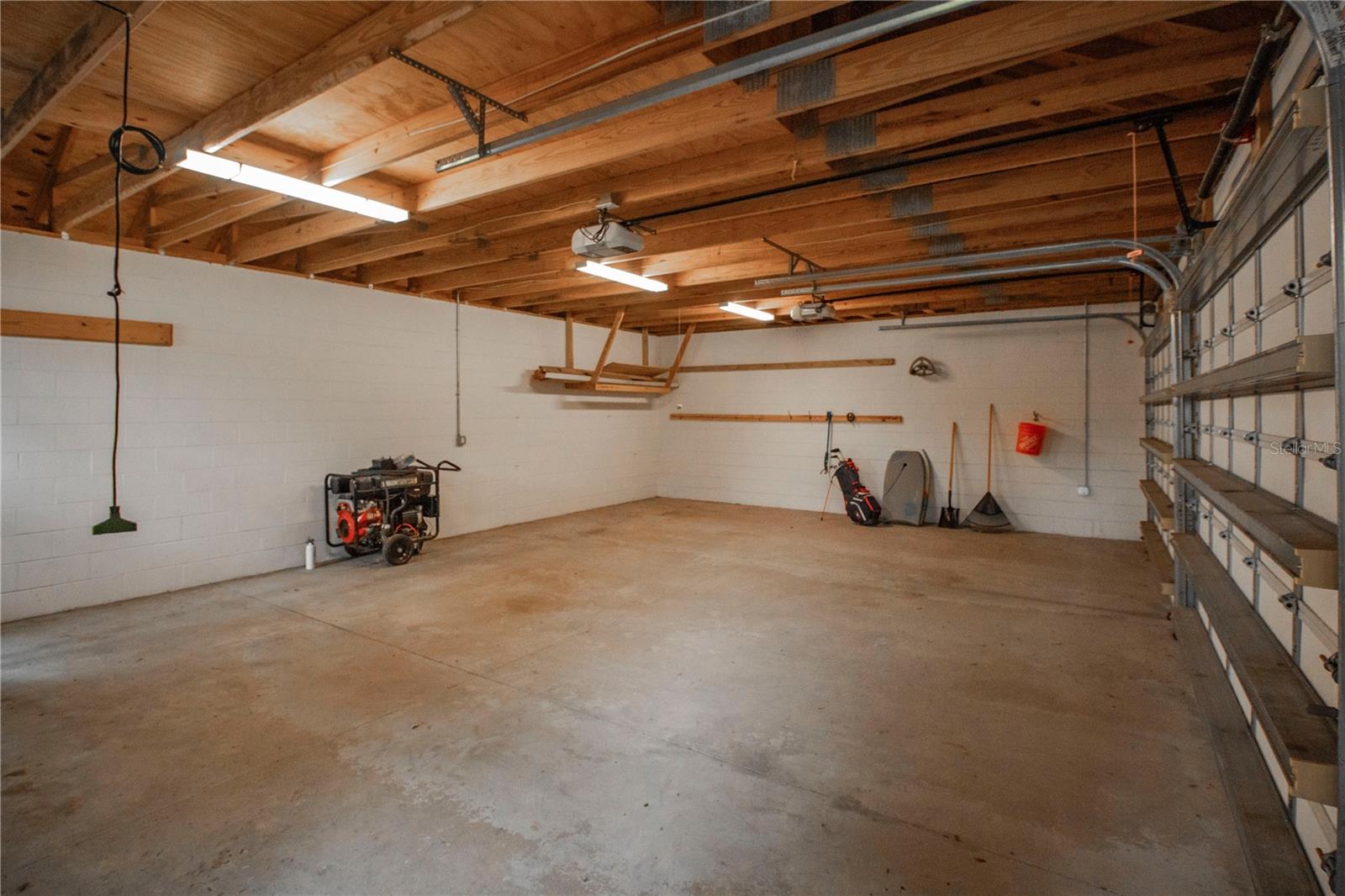 WHISPERING OAKS SUB - Residential Lease