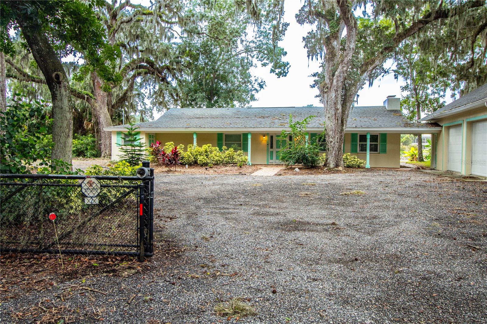 WHISPERING OAKS SUB - Residential Lease