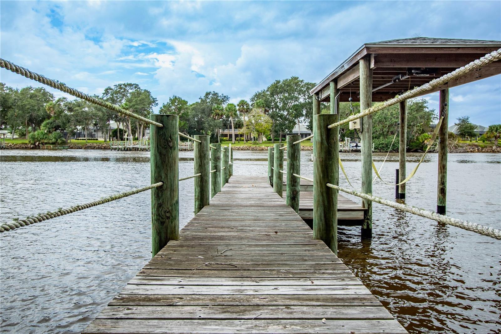 WHISPERING OAKS SUB - Residential Lease