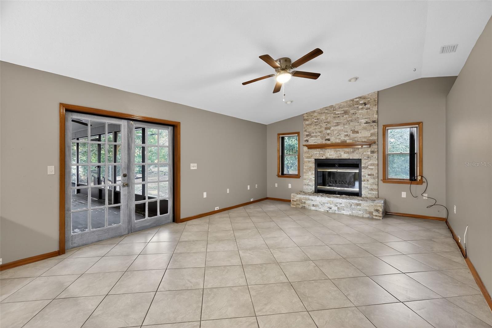 SPRING HILL - Residential