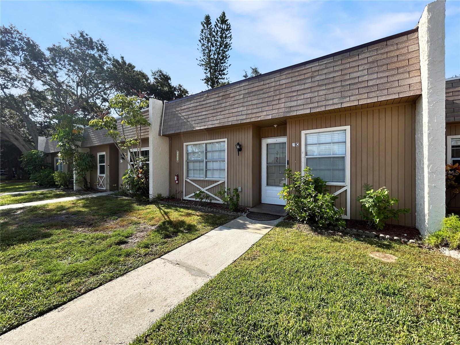 DEERWOOD GARDENS - Residential Lease