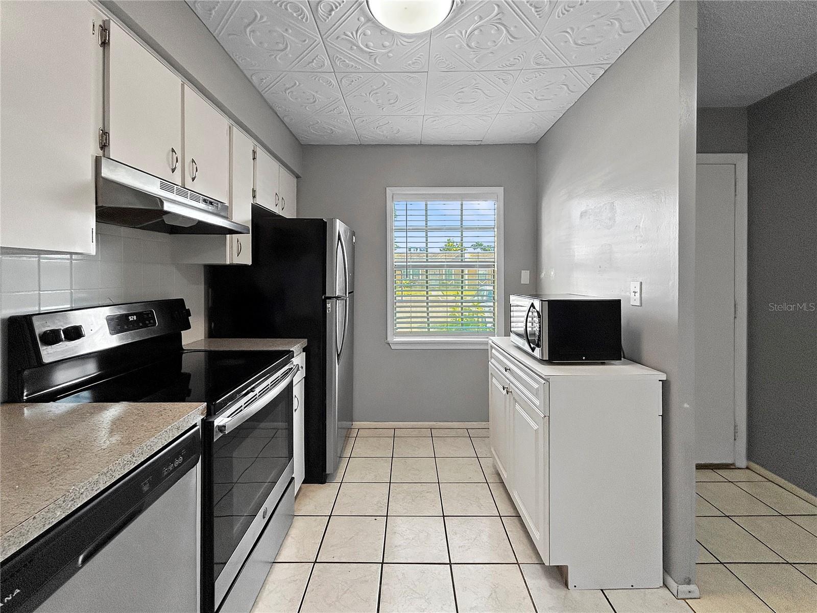 DEERWOOD GARDENS - Residential Lease