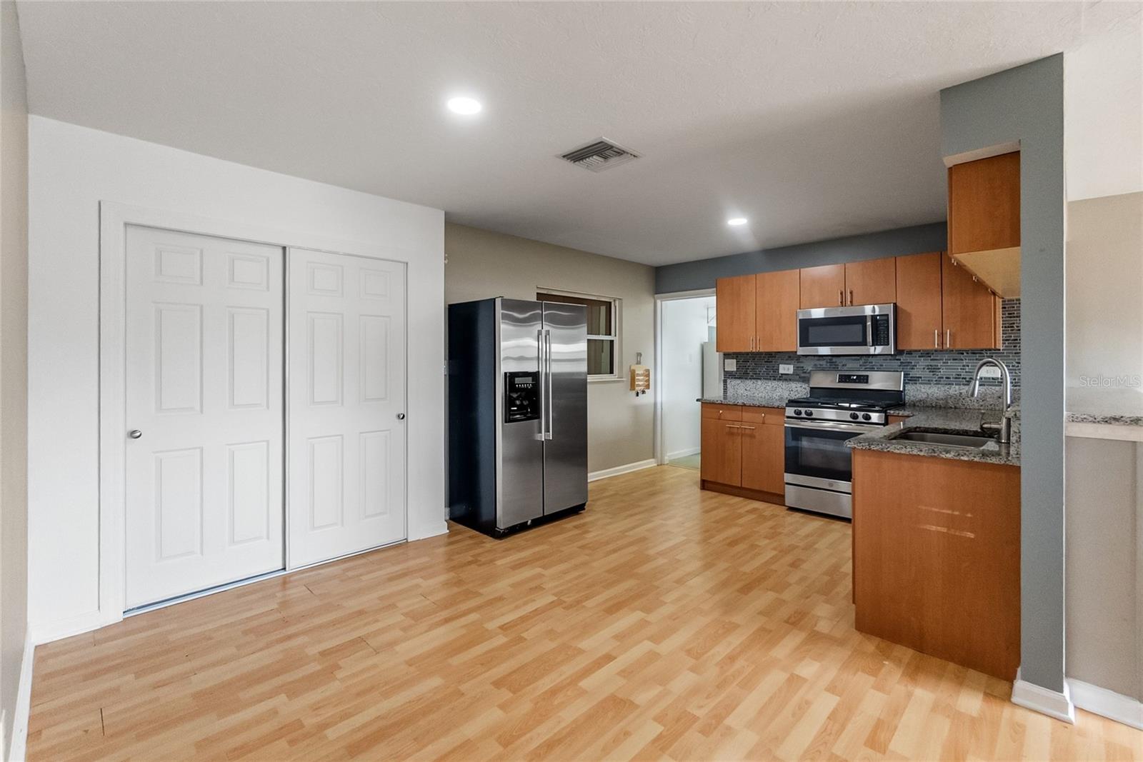 BAYSHORE GARDENS SEC 8 - Residential Lease