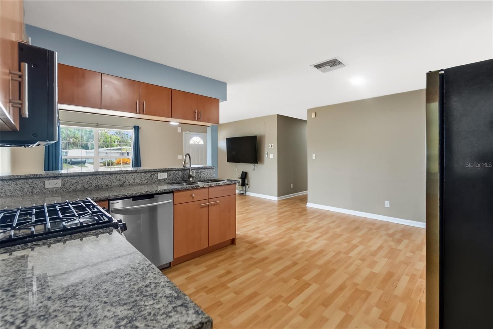 BAYSHORE GARDENS SEC 8 - Residential Lease