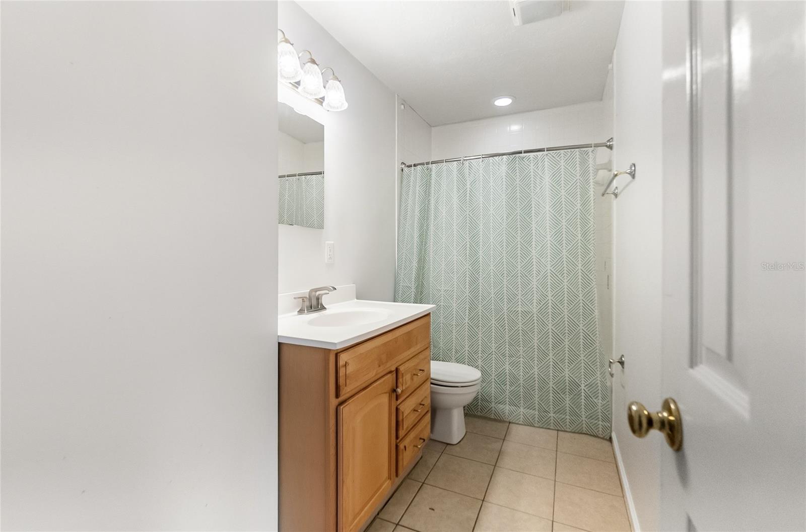 BAYSHORE GARDENS SEC 8 - Residential Lease