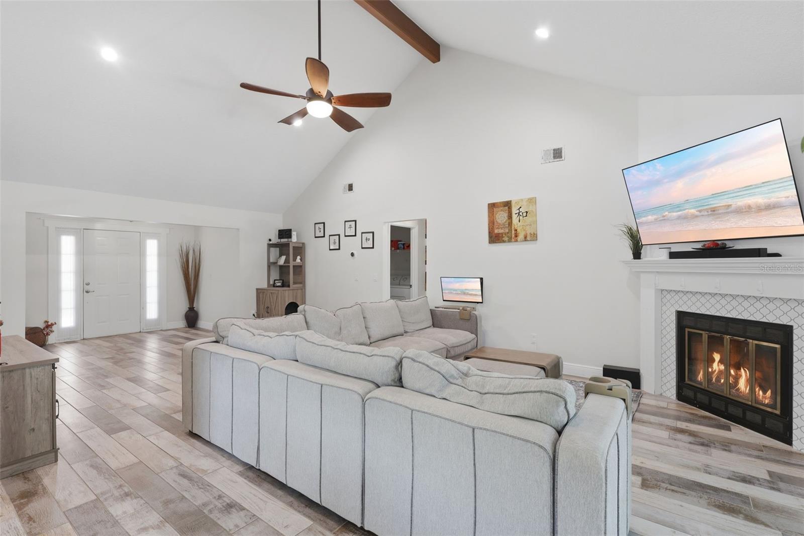1055 CHESTERFIELD CIRCLE