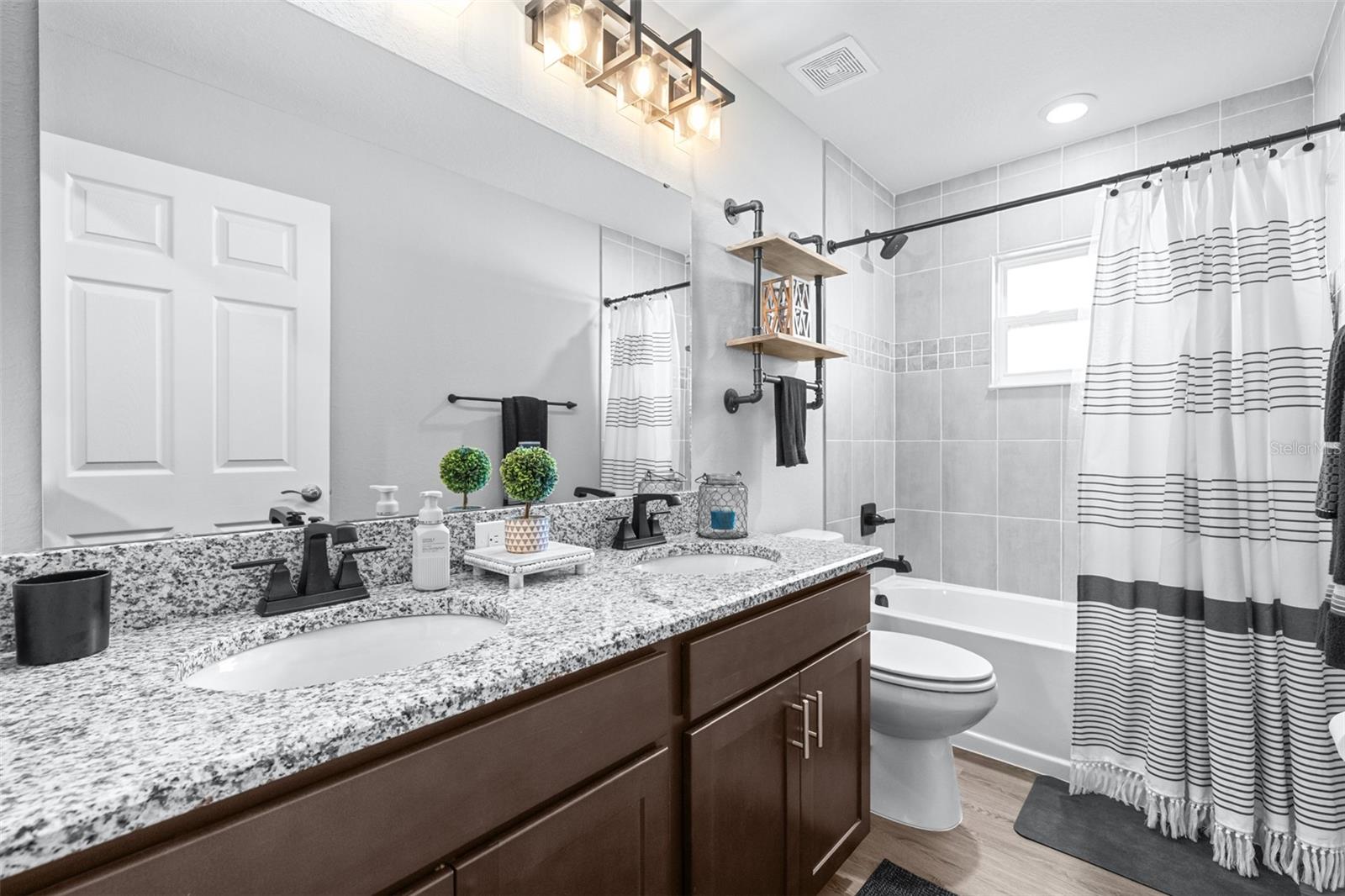 BENTLEY NORTH - Residential