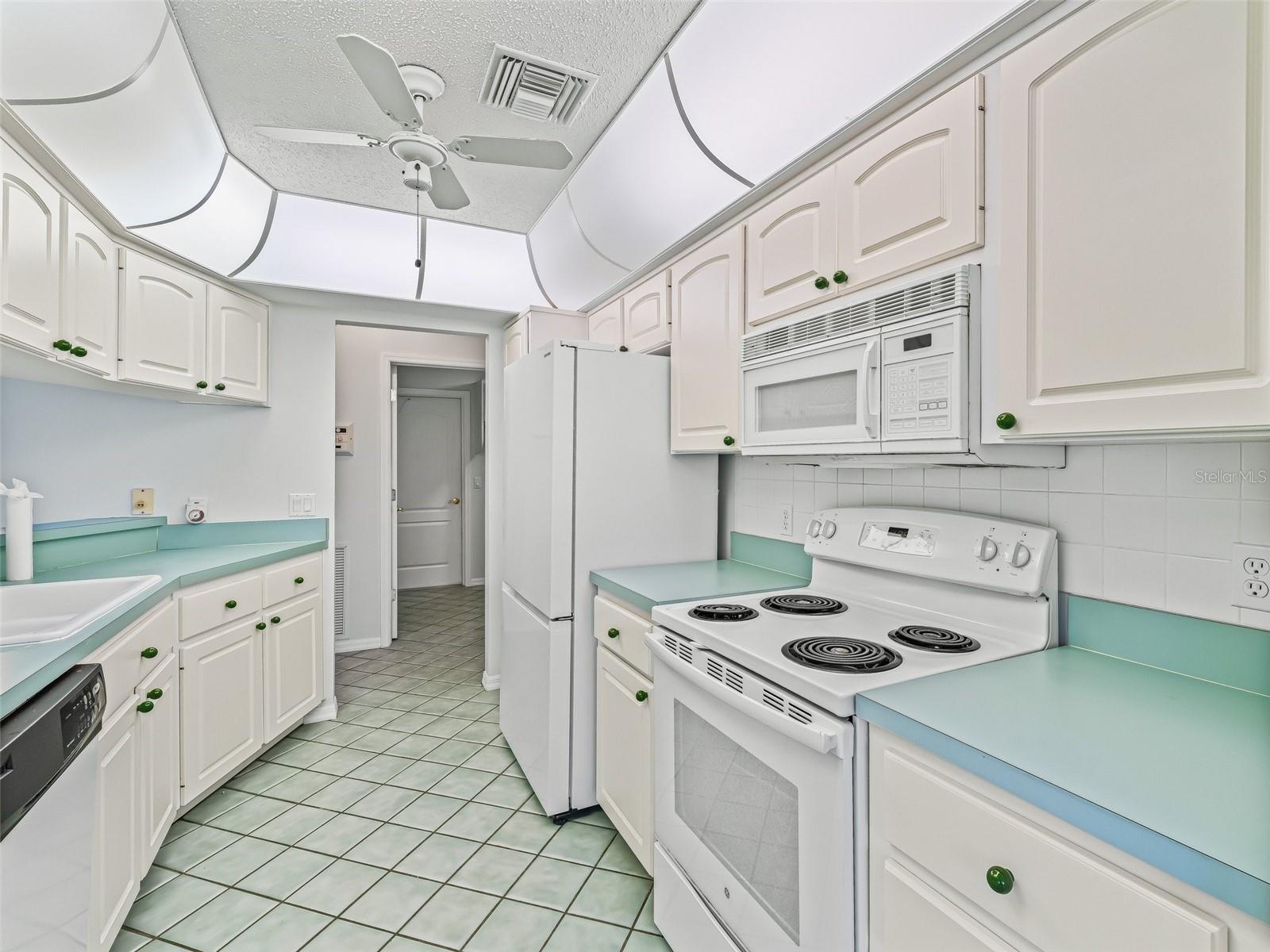 FAIRWAYS/ROLLING HILLS - Residential