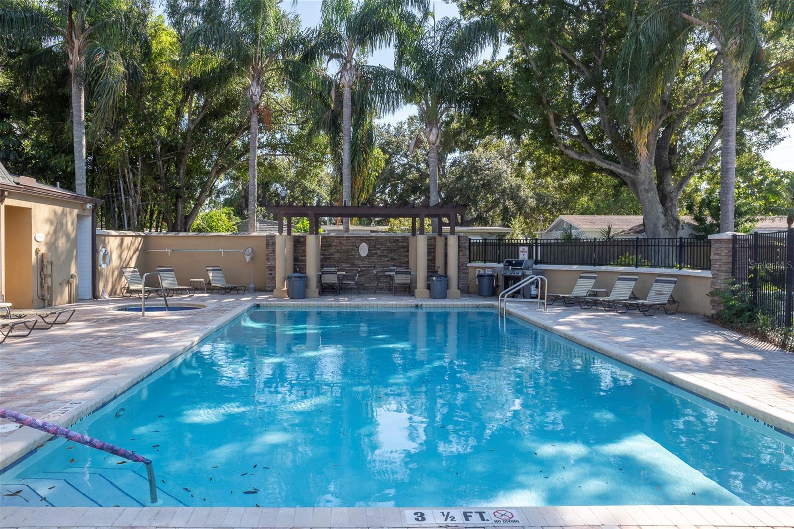 BELLA VISTA ON LAKE - Residential