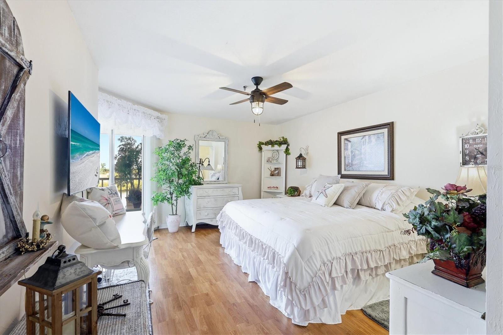 LEMON BAY BREEZES PH 01 - Residential
