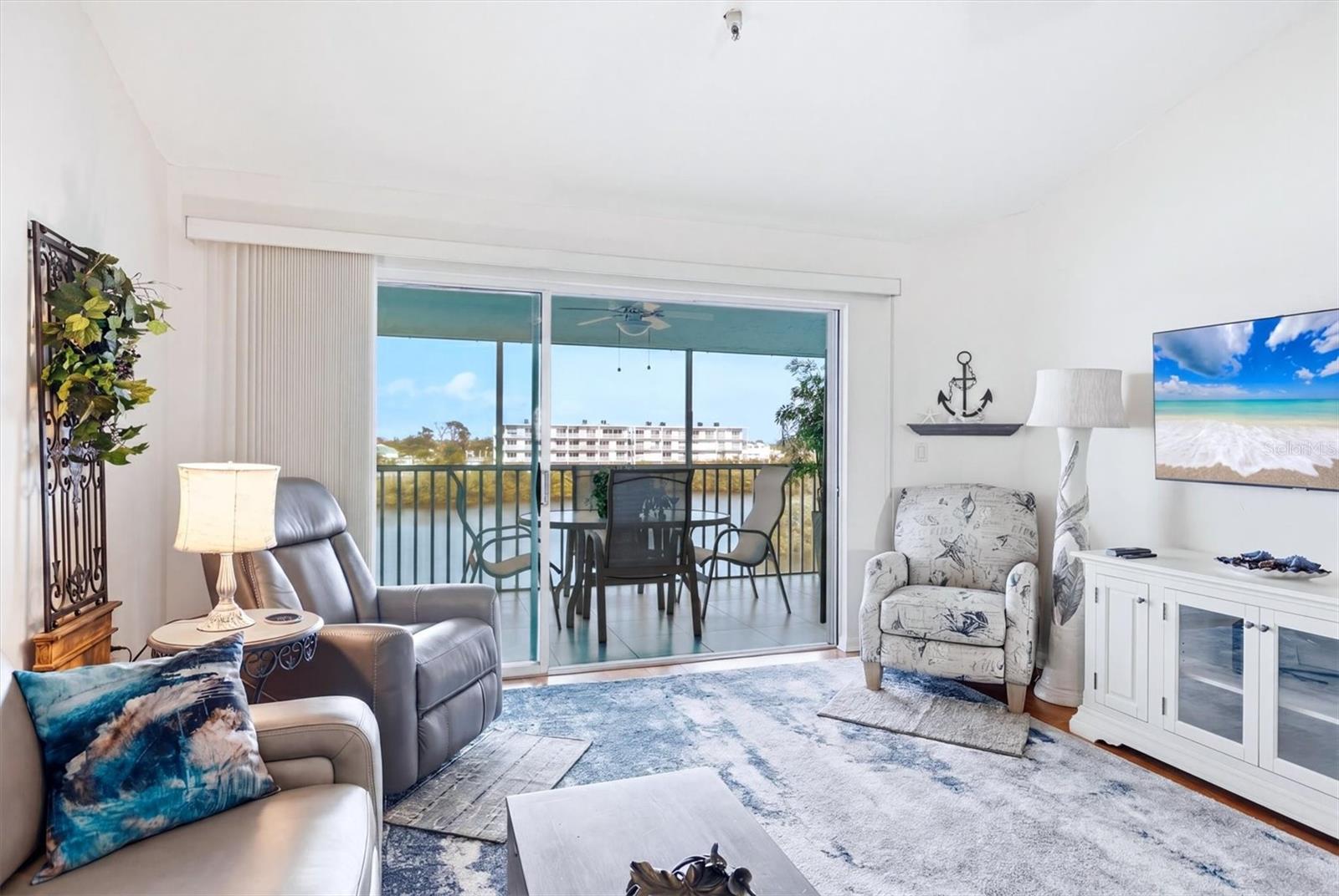LEMON BAY BREEZES PH 01 - Residential