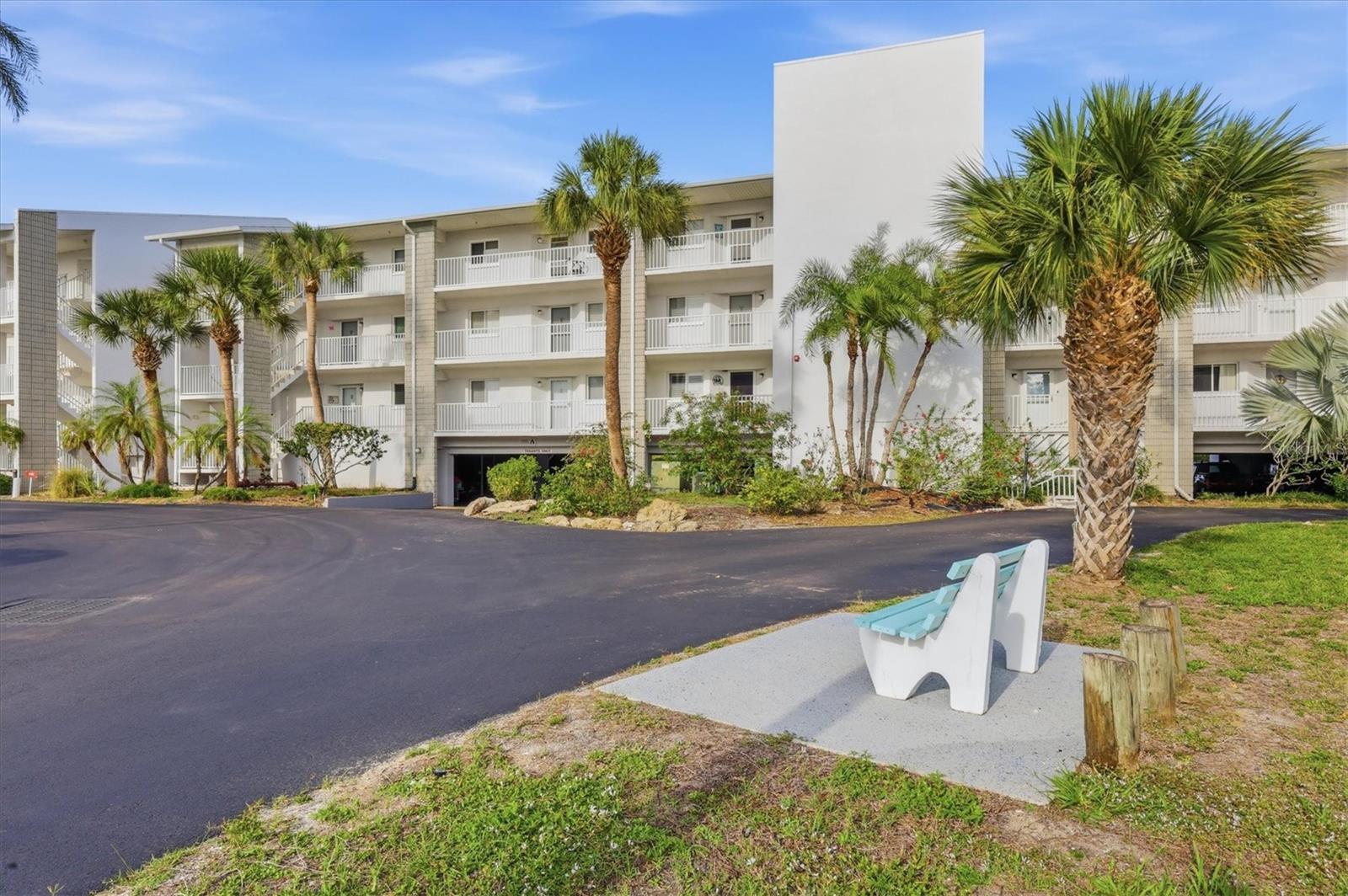LEMON BAY BREEZES PH 01 - Residential