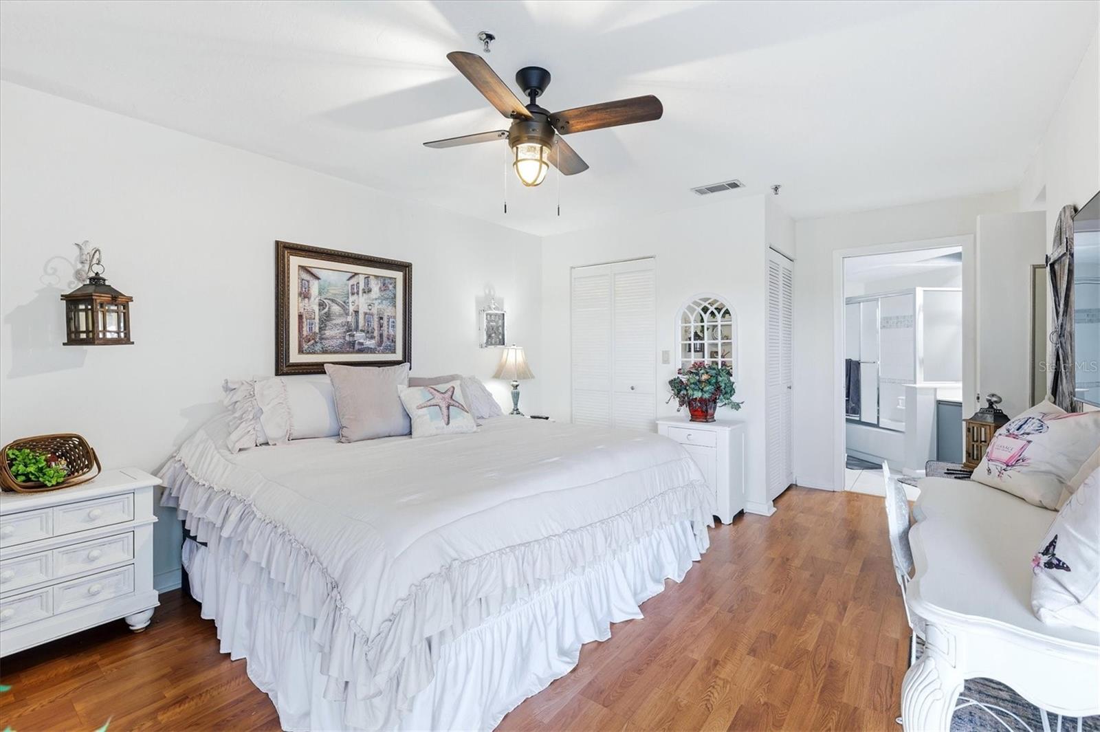 LEMON BAY BREEZES PH 01 - Residential