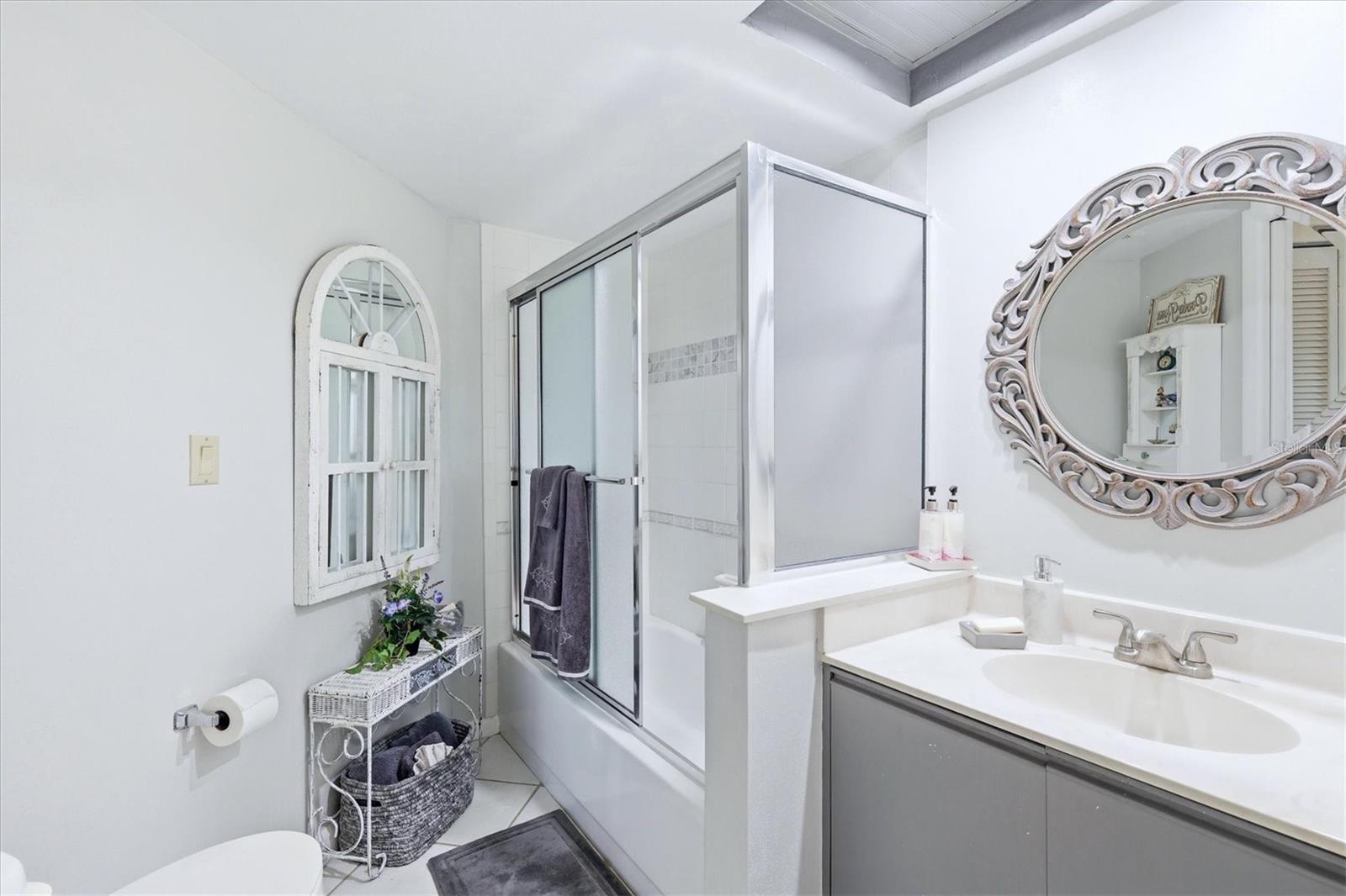 LEMON BAY BREEZES PH 01 - Residential