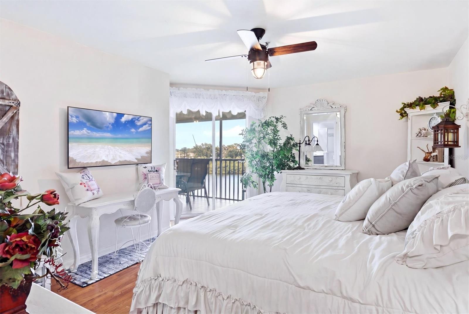 LEMON BAY BREEZES PH 01 - Residential