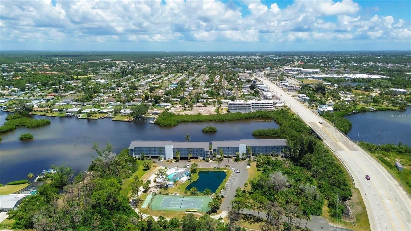 LEMON BAY BREEZES PH 01 - Residential