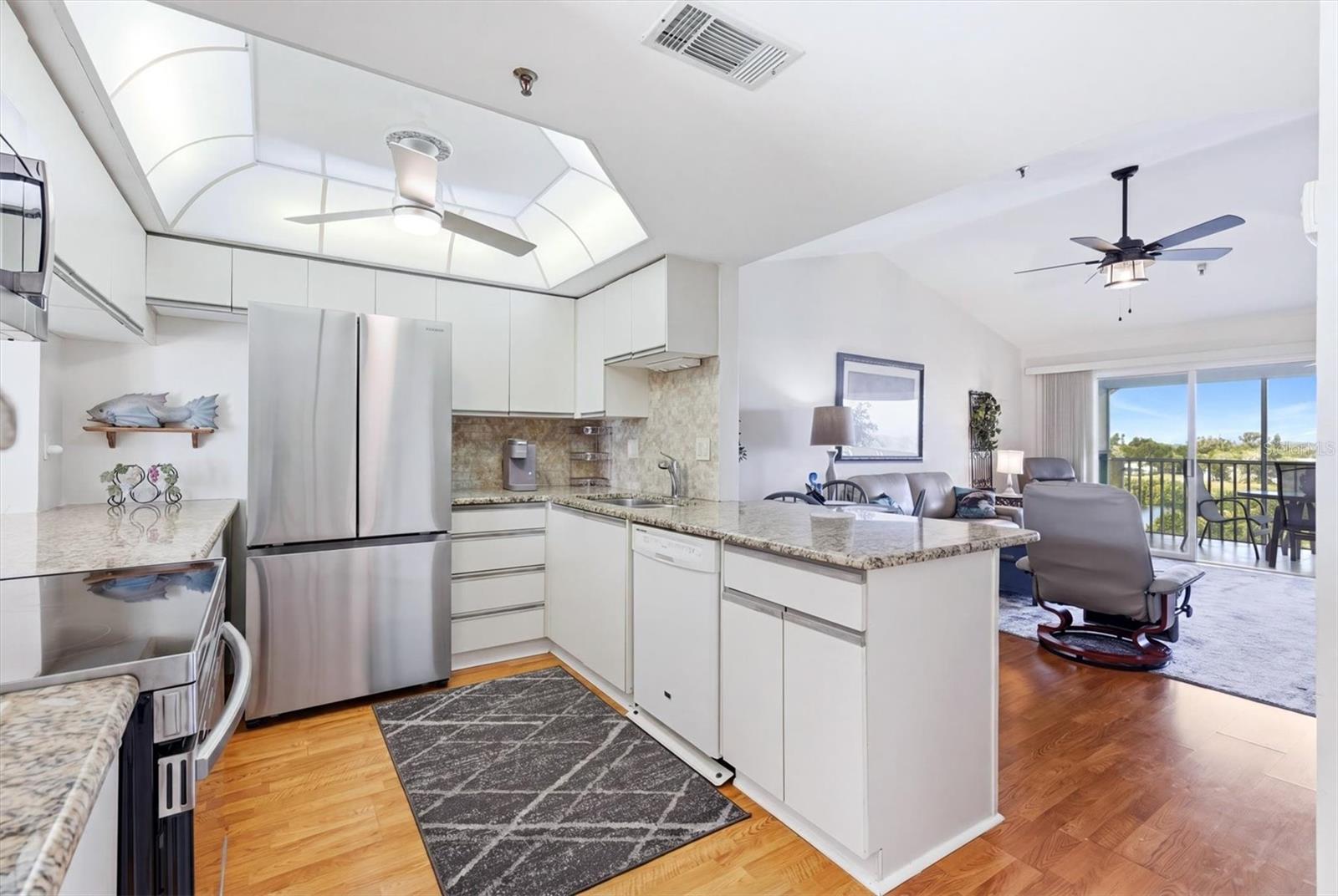 LEMON BAY BREEZES PH 01 - Residential