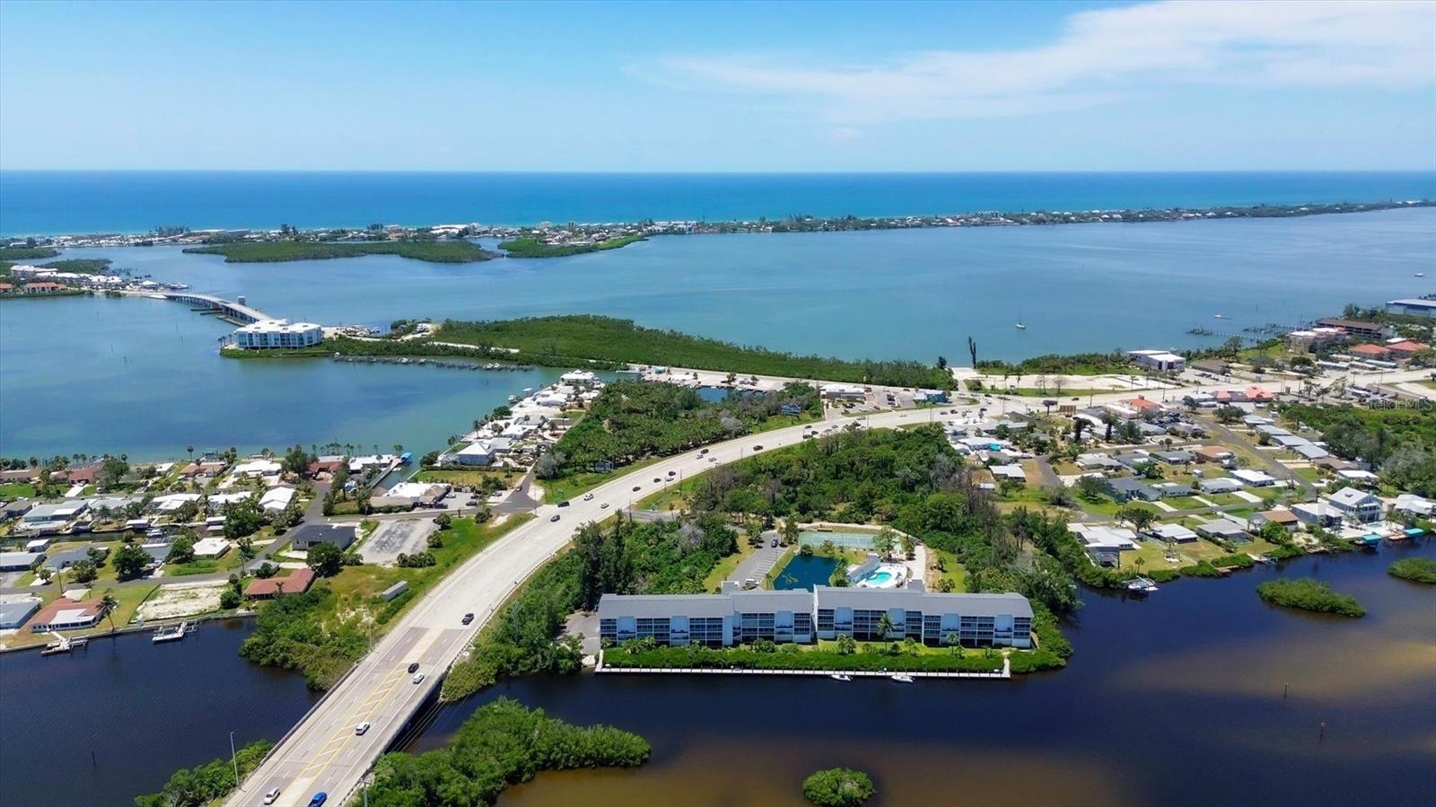 LEMON BAY BREEZES PH 01 - Residential